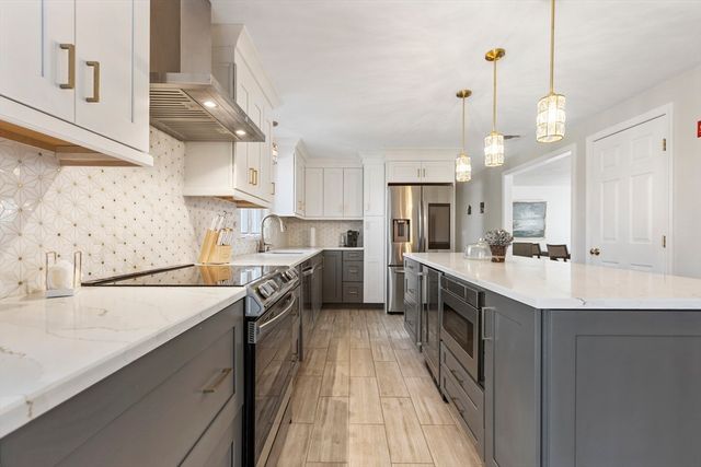 68 Metacomet Ave, Taunton, MA 02718