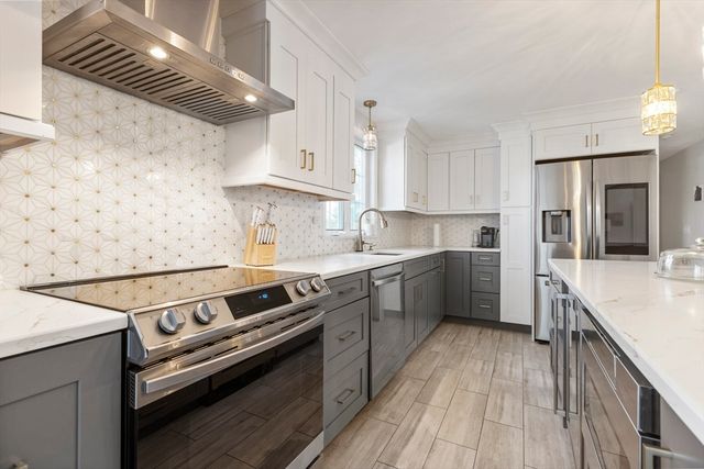 68 Metacomet Ave, Taunton, MA 02718