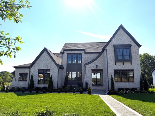 510 St Charles Dr, Arrington, TN 37014