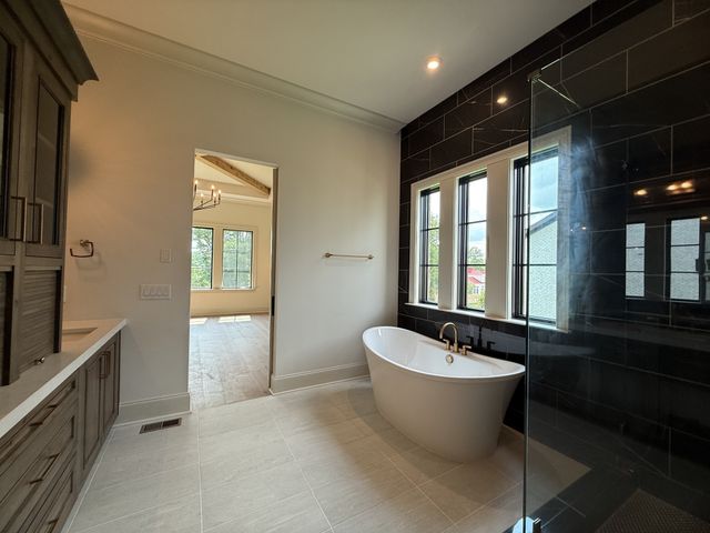 510 St Charles Dr, Arrington, TN 37014