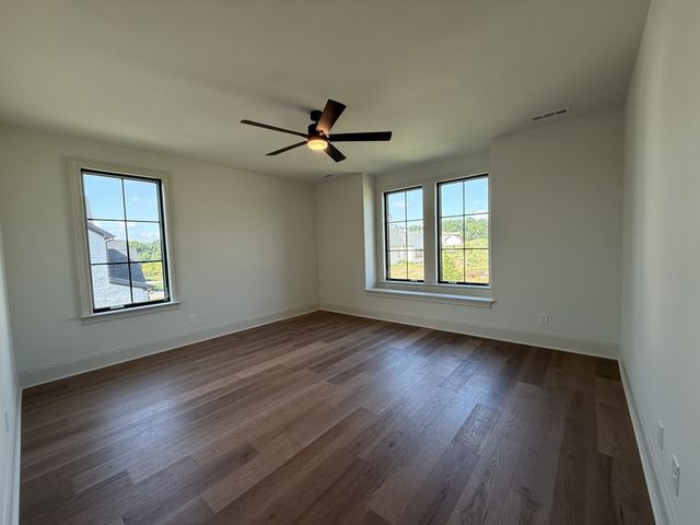 510 St Charles Dr, Arrington, TN 37014