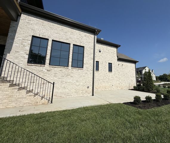 510 St Charles Dr, Arrington, TN 37014