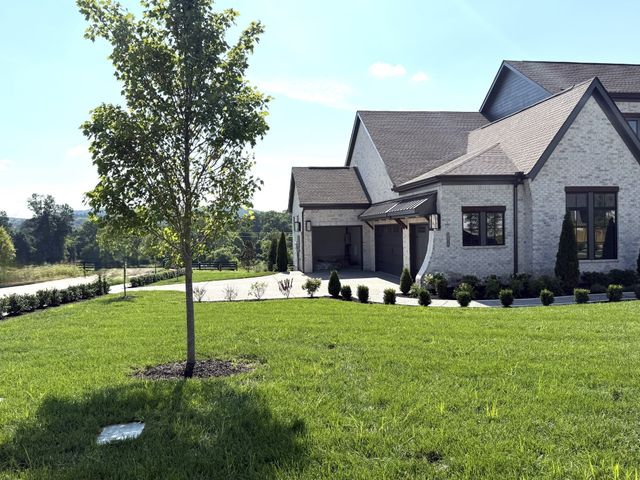 510 St Charles Dr, Arrington, TN 37014