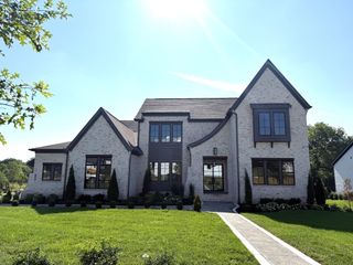 510 St Charles Dr, Arrington, TN 37014