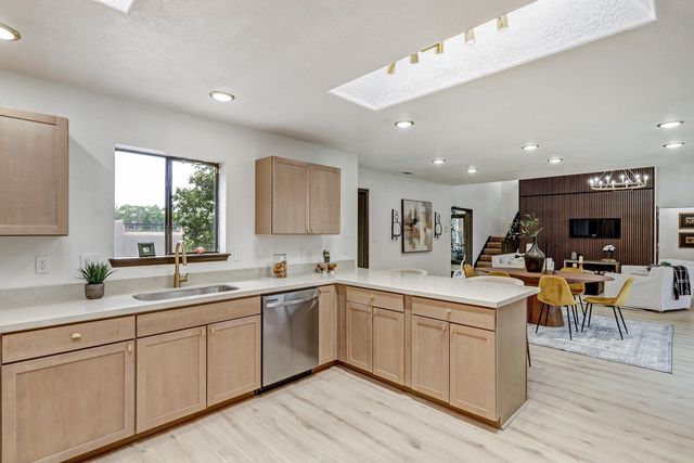6425 Guadalupe Place NW, Los Ranchos, NM 87107