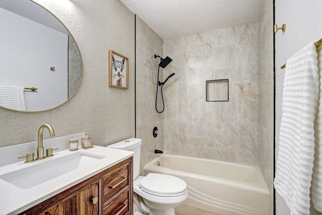 6425 Guadalupe Place NW, Los Ranchos, NM 87107
