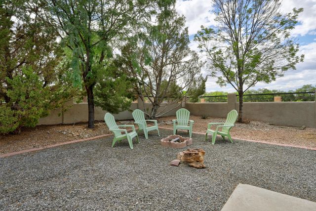 6425 Guadalupe Place NW, Los Ranchos, NM 87107