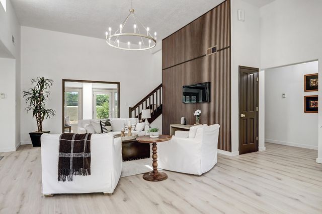 6425 Guadalupe Place NW, Los Ranchos, NM 87107