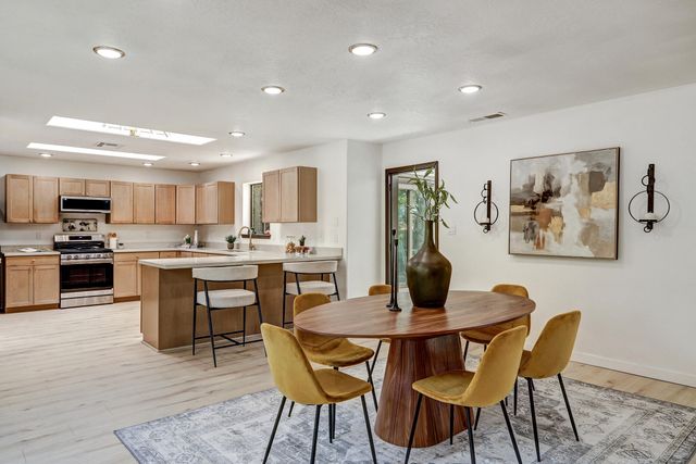 6425 Guadalupe Place NW, Los Ranchos, NM 87107