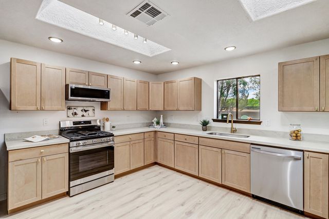 6425 Guadalupe Place NW, Los Ranchos, NM 87107