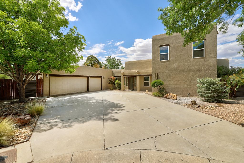 6425 Guadalupe Place NW, Los Ranchos, NM 87107