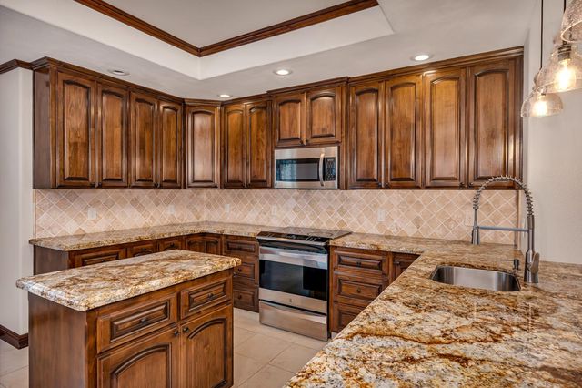 5903 W Alluvial Avenue, Fresno, CA 93722