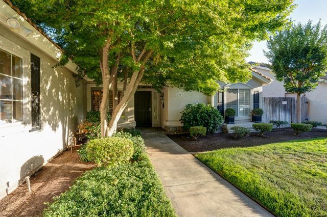 5903 W Alluvial Avenue, Fresno, CA 93722
