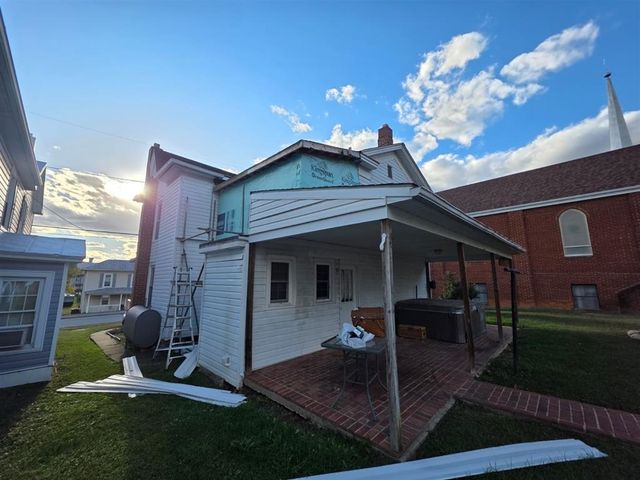 314 3RD ST, Shenandoah, VA 22849