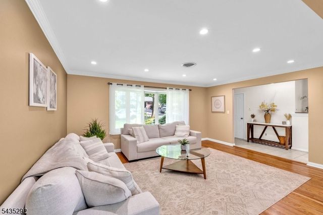 31 Monhegan Ave, Wayne Twp., NJ 07470