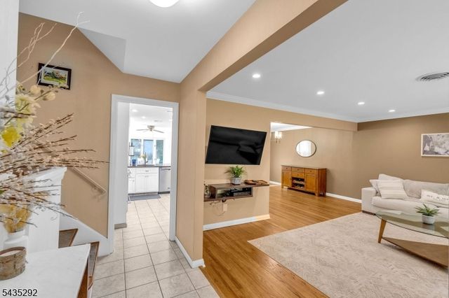 31 Monhegan Ave, Wayne Twp., NJ 07470