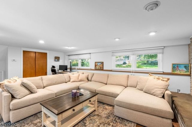31 Monhegan Ave, Wayne Twp., NJ 07470