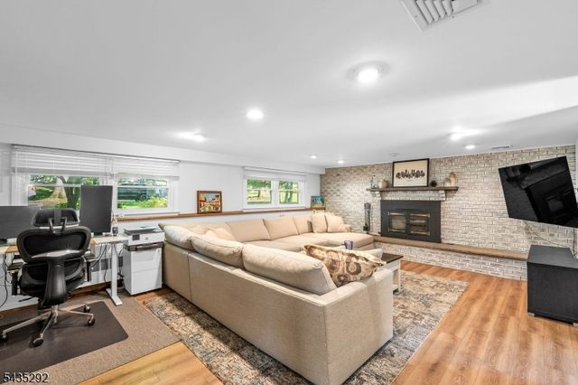 31 Monhegan Ave, Wayne Twp., NJ 07470