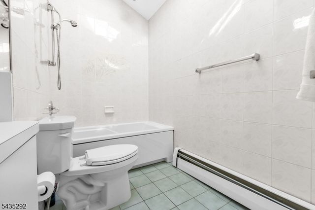 31 Monhegan Ave, Wayne Twp., NJ 07470