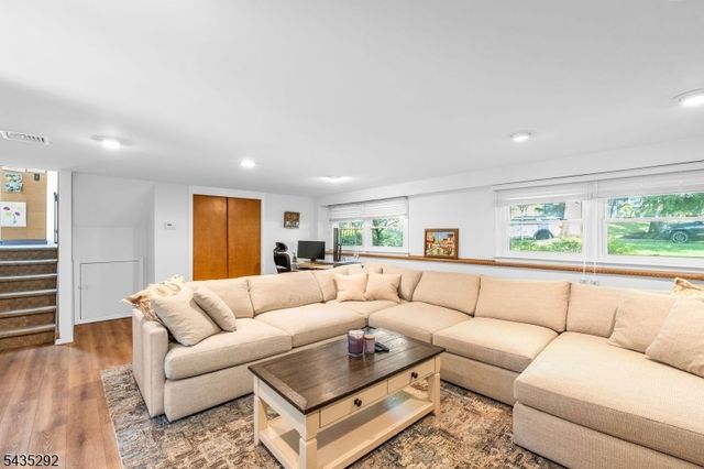 31 Monhegan Ave, Wayne Twp., NJ 07470