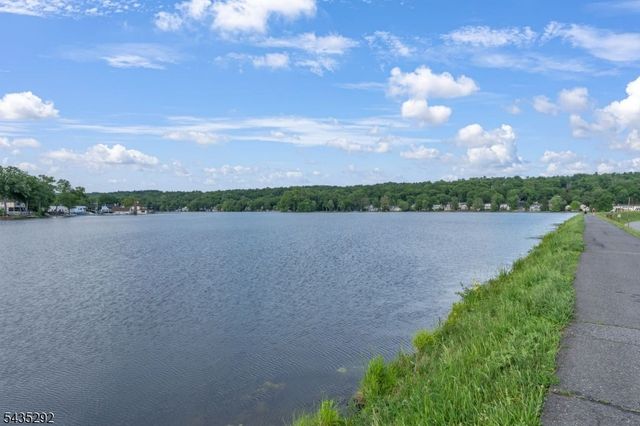 31 Monhegan Ave, Wayne Twp., NJ 07470