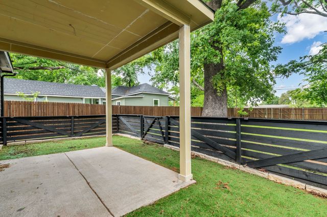 2315 W Bond Street, Denison, TX 75020