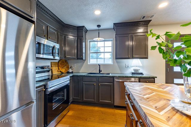 1607 East Watauga Avenue, Johnson City, TN 37601