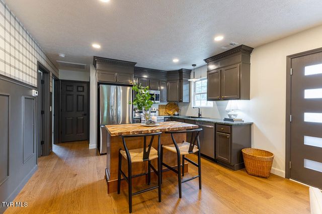 1607 East Watauga Avenue, Johnson City, TN 37601