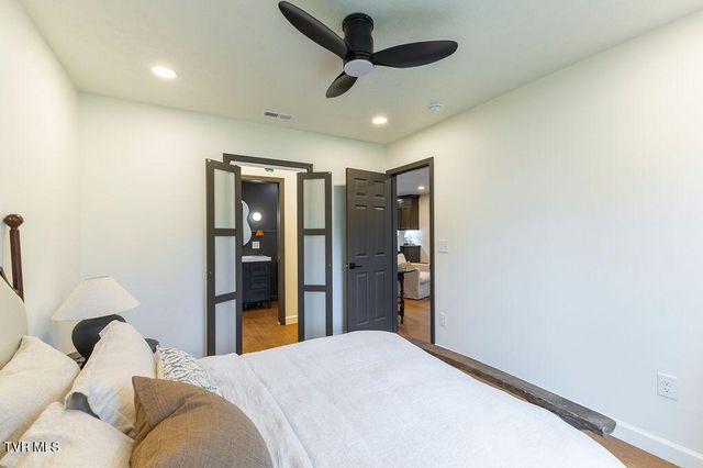 1607 East Watauga Avenue, Johnson City, TN 37601