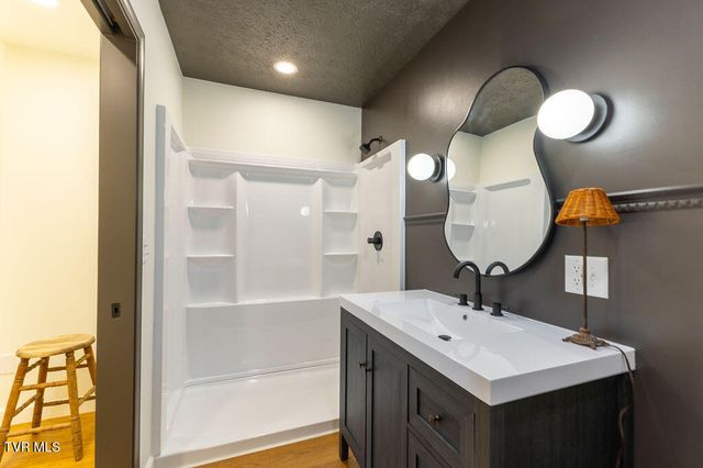 1607 East Watauga Avenue, Johnson City, TN 37601