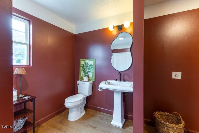 1607 East Watauga Avenue, Johnson City, TN 37601
