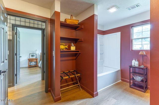 1607 East Watauga Avenue, Johnson City, TN 37601