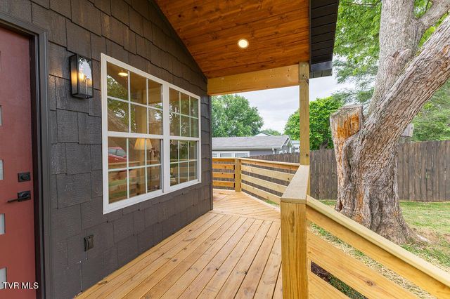 1607 East Watauga Avenue, Johnson City, TN 37601