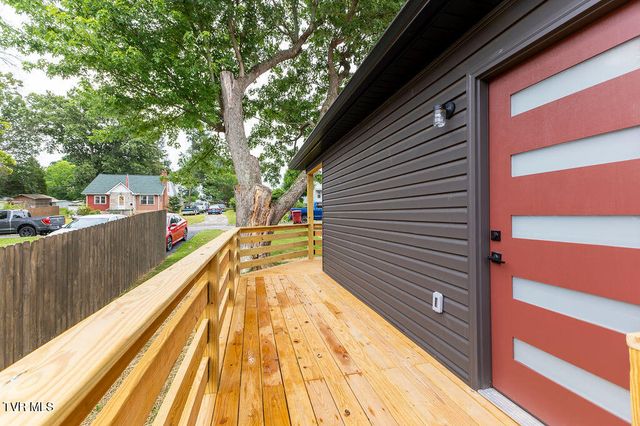 1607 East Watauga Avenue, Johnson City, TN 37601