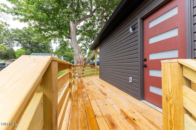 1607 East Watauga Avenue, Johnson City, TN 37601