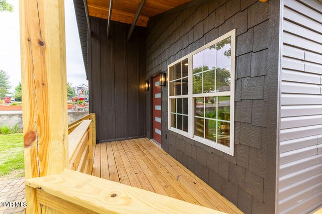 1607 East Watauga Avenue, Johnson City, TN 37601