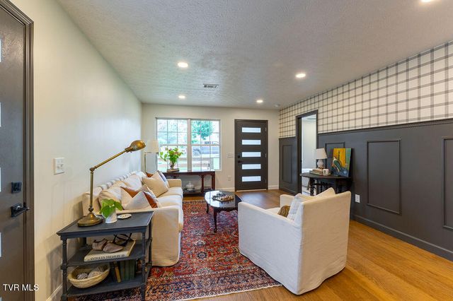 1607 East Watauga Avenue, Johnson City, TN 37601