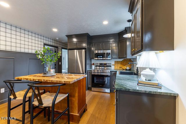 1607 East Watauga Avenue, Johnson City, TN 37601