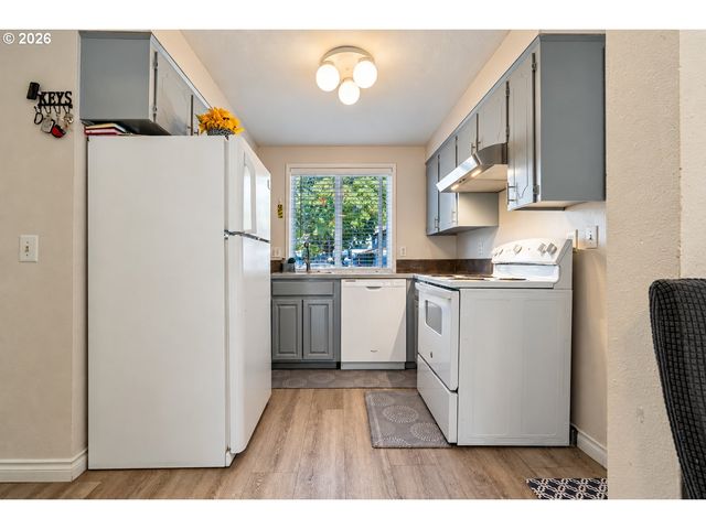480 Ne 18TH St, Gresham, OR 97030