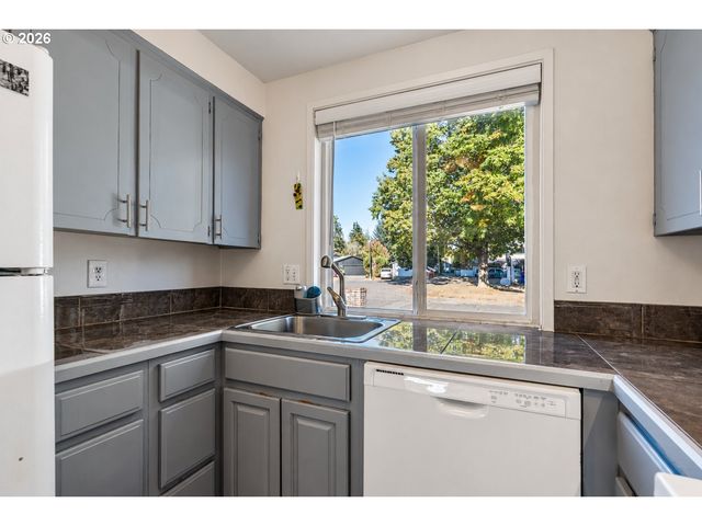 480 Ne 18TH St, Gresham, OR 97030