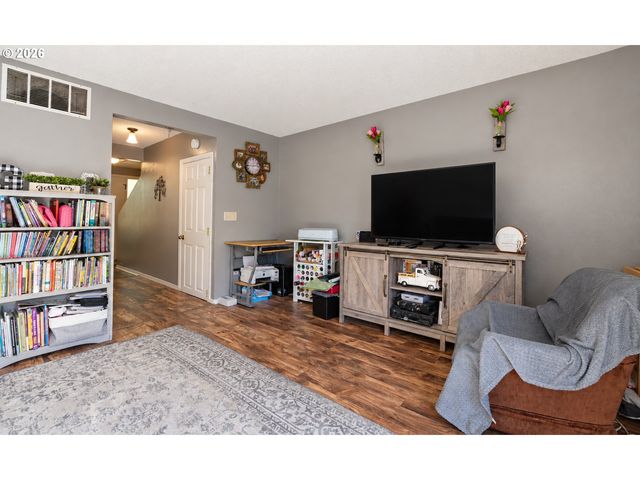 480 Ne 18TH St, Gresham, OR 97030