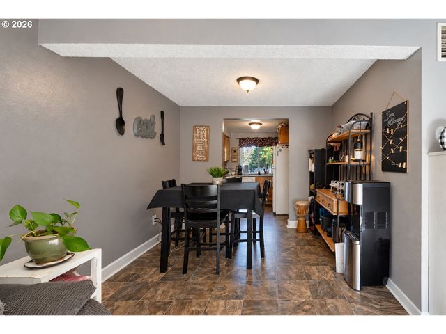 480 Ne 18TH St, Gresham, OR 97030