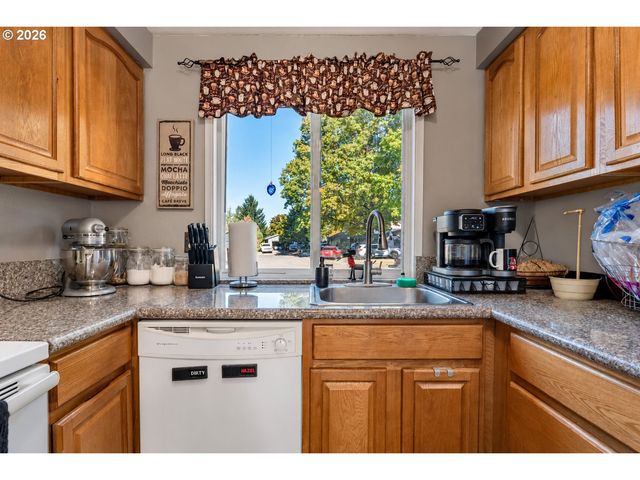 480 Ne 18TH St, Gresham, OR 97030