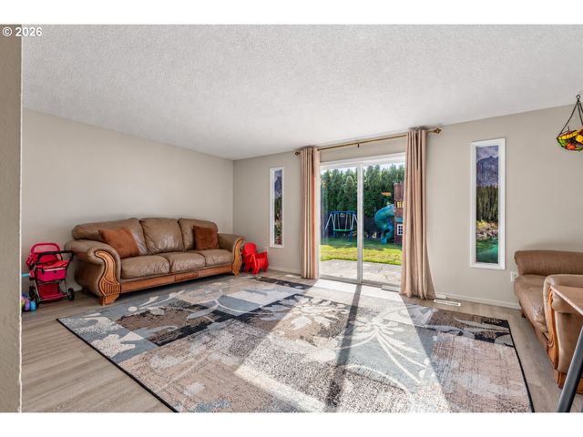 480 Ne 18TH St, Gresham, OR 97030