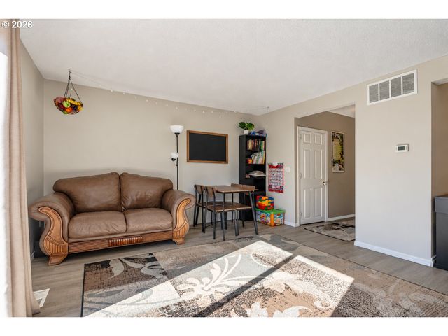 480 Ne 18TH St, Gresham, OR 97030