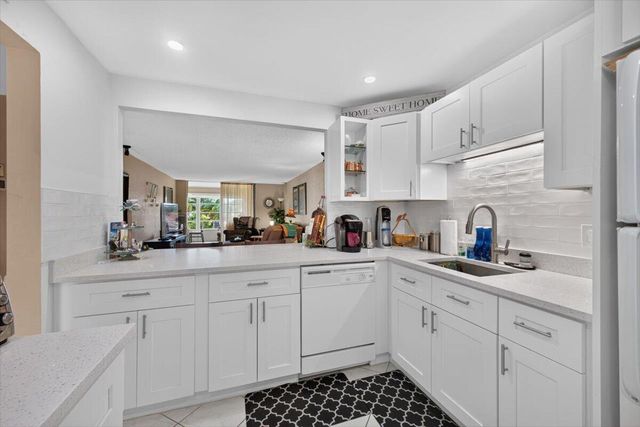 3251 HOLIDAY SPRINGS Boulevard 205, Margate, FL 33063