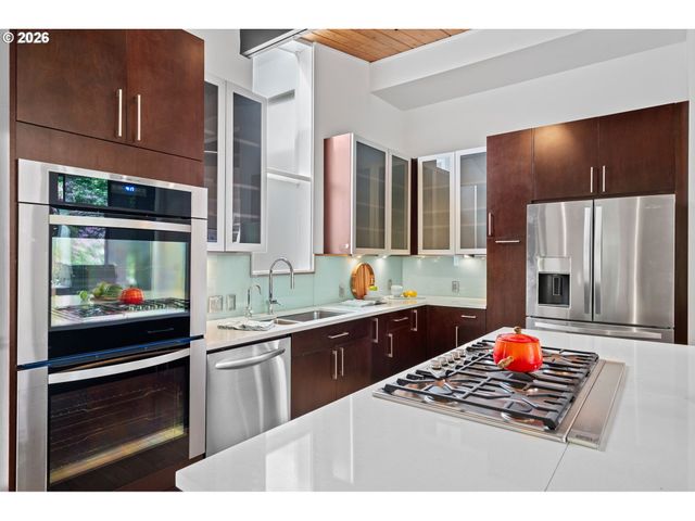 5330 Sw WESTDALE Dr, Portland, OR 97221