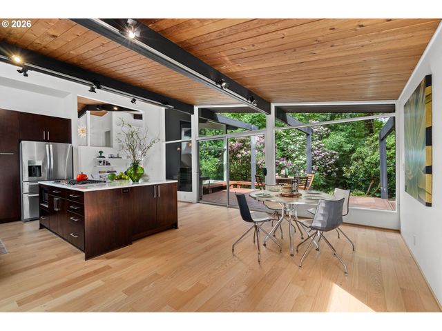 5330 Sw WESTDALE Dr, Portland, OR 97221