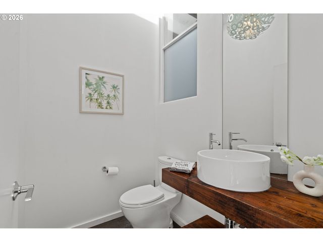 5330 Sw WESTDALE Dr, Portland, OR 97221