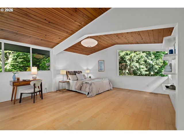 5330 Sw WESTDALE Dr, Portland, OR 97221